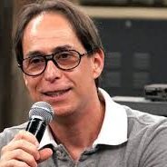BrasilPost13's tweet photo. Pedro Cardoso: "Estamos falando há 10 minutos sobre uma pessoa chamada Sérgio Moro, e ele está sendo tratado como se merecesse respeito.
Moro é uma pessoa que tramou junto com Deltan, para colocar Lula, uma pessoa inocente na cadeia, Moro não merece o respeito de ninguém" ...  👇 https://t.co/ACIJXbRZAJ