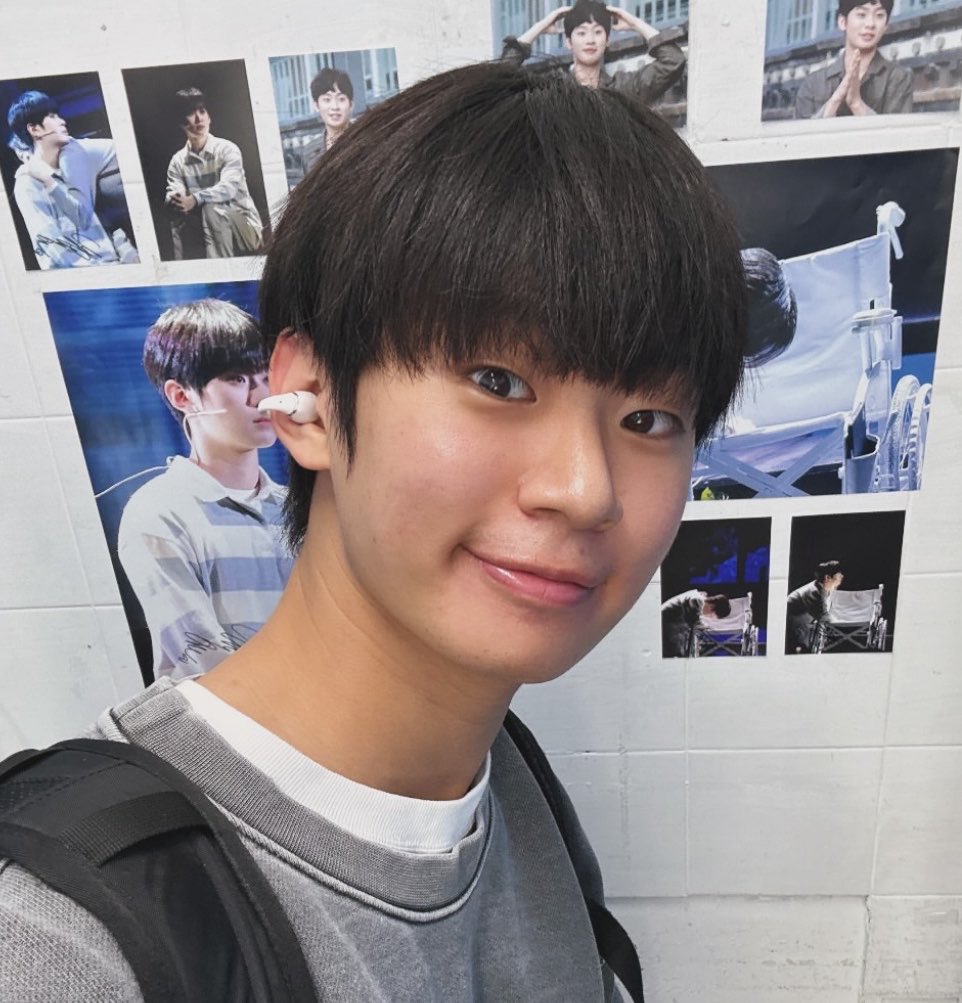 j_WOo85's tweet photo. 지우랑 트칭구들 다 쮸은 하루 보내셔라 🫳🫳 https://t.co/S3eWdMiXa1