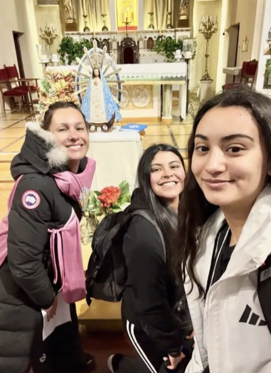 RealTimeRating's tweet photo. Los famosos en la peregrinación a Luján: Pampita, Rocio Marengo, Pestañela, Thiago Medina, Locho y Belén Ludueña. https://t.co/SM5HNQv0zL