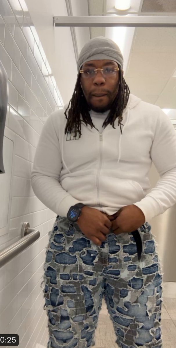Cyclone_Sucka's tweet photo. @Kidd_2Dopee  I could never be pressed by a nigga with hips, like a bitch that dress like a walking sales rack and got straggly old dreads! Shit yo irregular down syndrome, face looking ass up https://t.co/KxJprGQ2lh