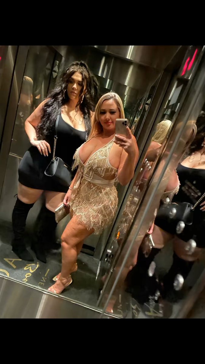 only1MsNicole's tweet photo. Saturday night 👯‍♀️ https://t.co/RjoXeZagiw