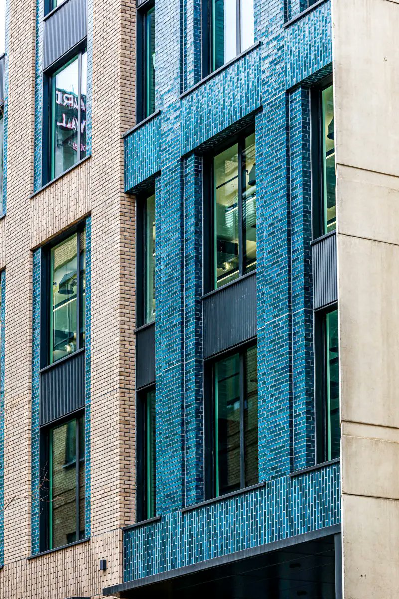 jombinary's tweet photo. Big fan of glazed bricks https://t.co/8gcYgwH5dX