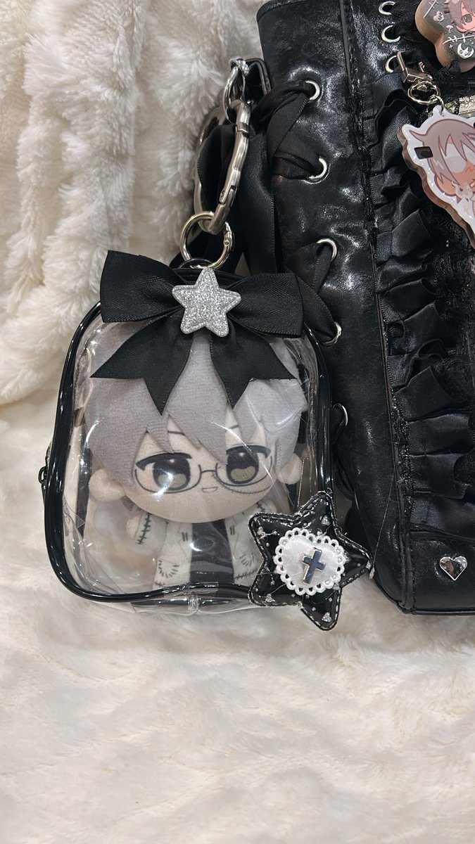 frankensdarling's tweet photo. lcst itabag 🔩🖤💀 https://t.co/bJTAqrfoyM