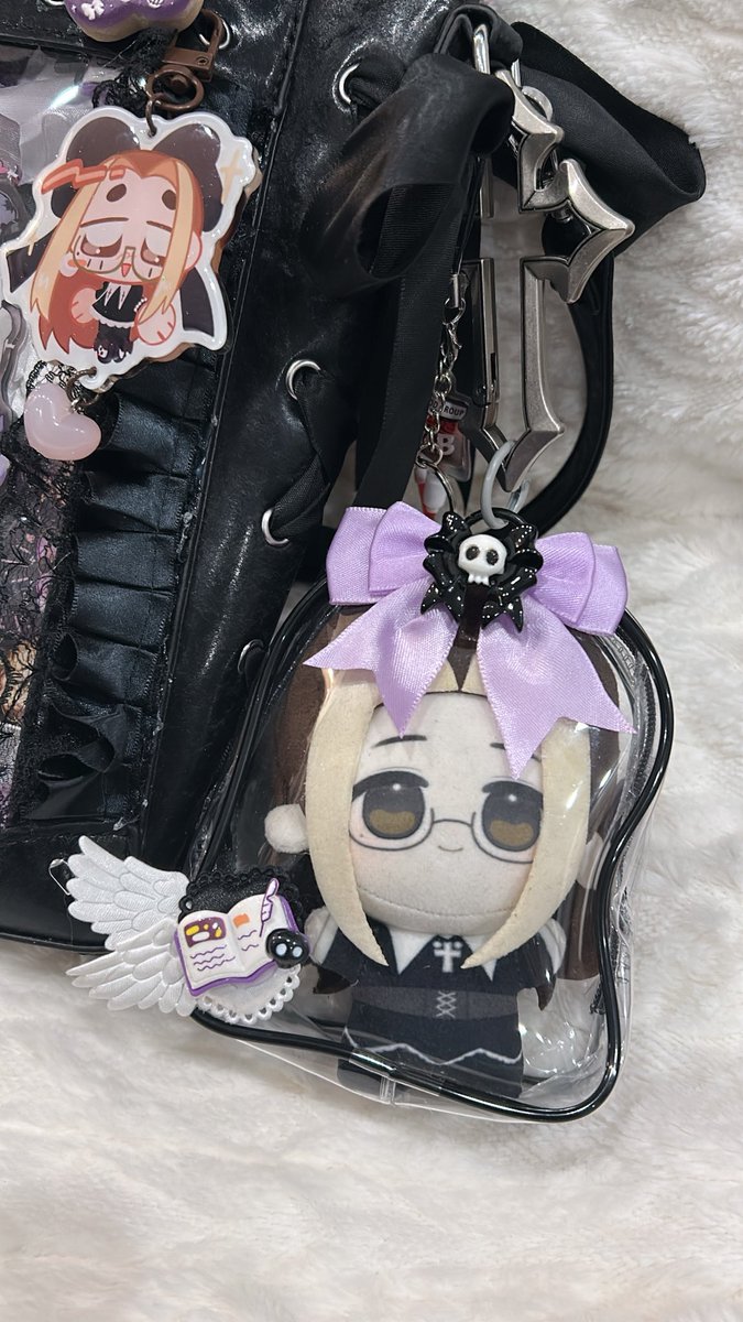 frankensdarling's tweet photo. lcst itabag 🔩🖤💀 https://t.co/bJTAqrfoyM