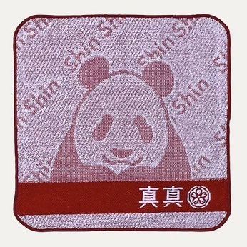 UENO_Info's tweet photo. ⋱ 🐼 おすすめグッズ 🐼 ⋰

#上野案内所　
『上野パンダファミリー 20cm角 タオルハンカチ（全5種）』各税込550円

日本・今治製、ポケットや小さなバッグに収まりやすい20cmサイズのタオルハンカチです。あなたが選ぶのは、どのパンダ！？

▼ご購入はこちら
https://t.co/3hS28rSEZr https://t.co/oFey9c0Is8