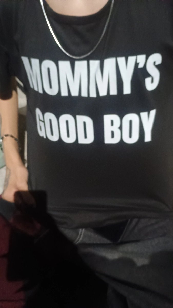 torredesinos's tweet photo. a blusa q ele veio me ver https://t.co/gy9ybw2ekw