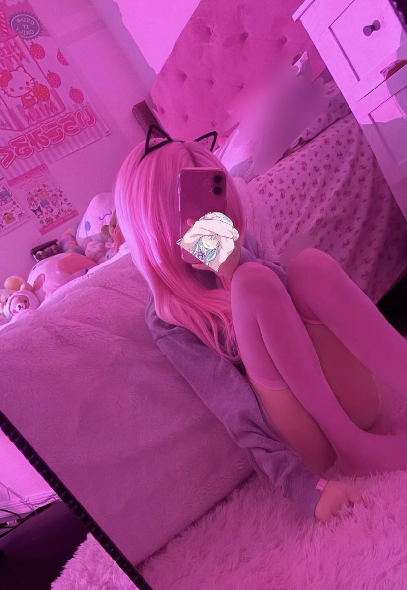 pupppaw's tweet photo. I’m so lonely :( https://t.co/MfsytqJLml