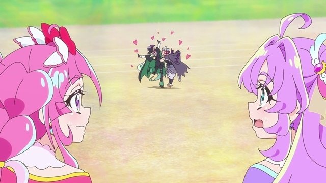 sentai0319's tweet photo. その場にいたファントムのニジーとゴウエモンが矢に当たった後がもろギャグシーンだ(笑)
その戦闘の前のあんなちゃん達がプリキュアに変身するシーンが４人の同時変身だ‼️
やっぱり、同時変身のシーンは良いな☺️
そして、ハンニンダーも浄化した後にその男の子は想い人に告白💌✨
相手はくれあさんと https://t.co/o5VUCx9S5E