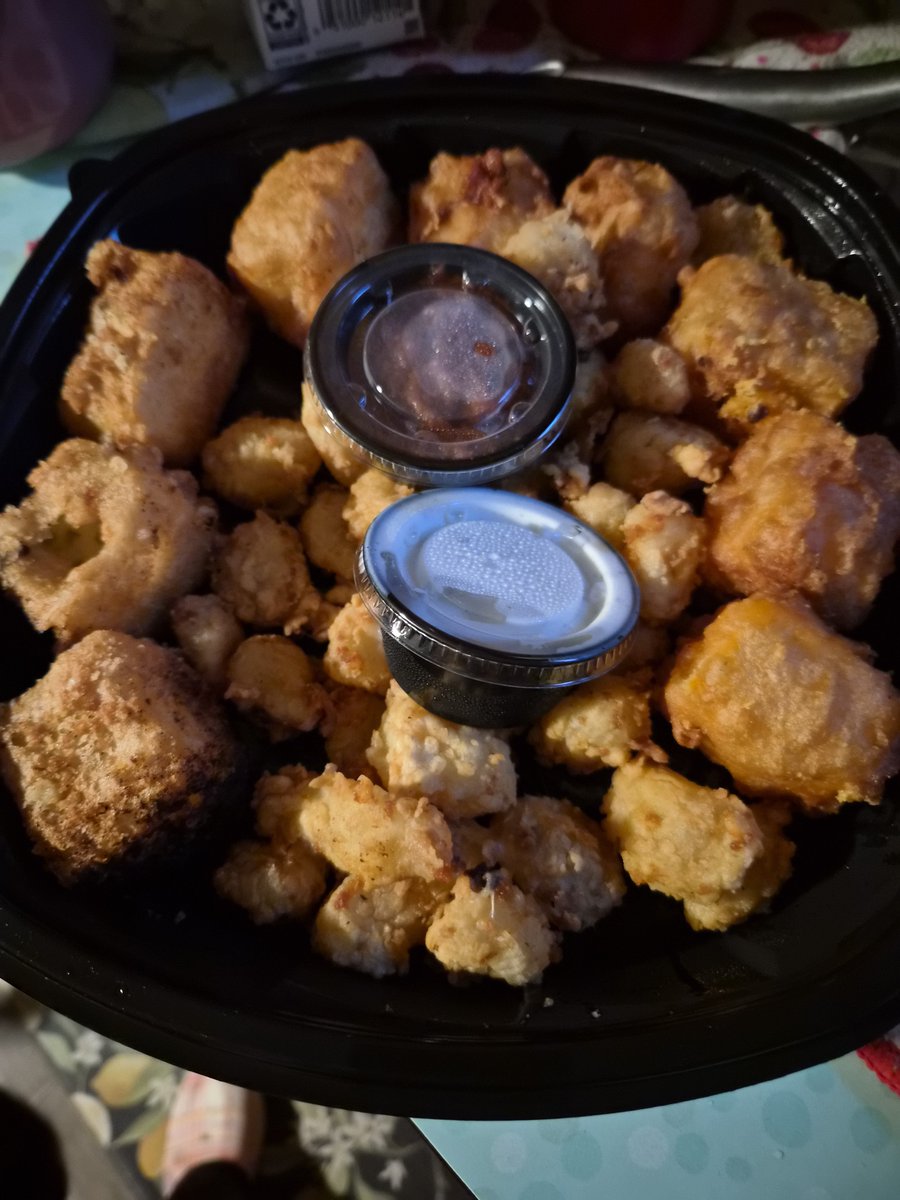 Lynne_WI's tweet photo. When you can't decide which cheese curds you want.  You get them all! #OPLive
#OPNation #reelz https://t.co/6quXDLYEm4