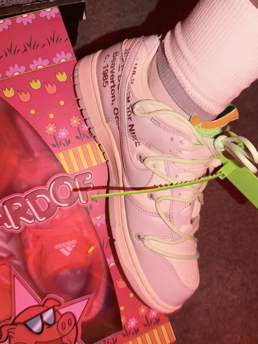 DinoStaxkzkixkz's tweet photo. My babies still my top favorite pair of my whole journey! When #snkrapp was doing two week access, @DinoStaxkzkixkz hit on that last Wednesday LFG the oddz they send me lot 7️⃣ green and I’m a #spartan Made my day. Can’t believe it’s been 6️⃣ years folkz and I appreciate every one of you being passionate and keeping us greater! #keeprockingkicksz #spartankicksz #dinostaxkszkixksz #offwhitelots #RIGvirilAblou you were truly an aspiring creative king truly killed it gang! My bad @unheardofbrand I love my piggies tho too @Nike @OffWht #offwhitelot7 @virgil_abl0h @snkr_twitr 💯🖤🦖☝🏾⛽️😇💨