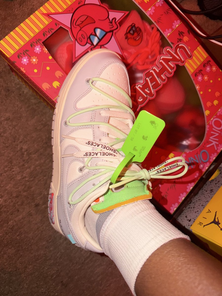 DinoStaxkzkixkz's tweet photo. My babies still my top favorite pair of my whole journey! When #snkrapp was doing two week access, @DinoStaxkzkixkz hit on that last Wednesday LFG the oddz they send me lot 7️⃣ green and I’m a #spartan Made my day. Can’t believe it’s been 6️⃣ years folkz and I appreciate every one of you being passionate and keeping us greater! #keeprockingkicksz #spartankicksz #dinostaxkszkixksz #offwhitelots #RIGvirilAblou you were truly an aspiring creative king truly killed it gang! My bad @unheardofbrand I love my piggies tho too @Nike @OffWht #offwhitelot7 @virgil_abl0h @snkr_twitr 💯🖤🦖☝🏾⛽️😇💨