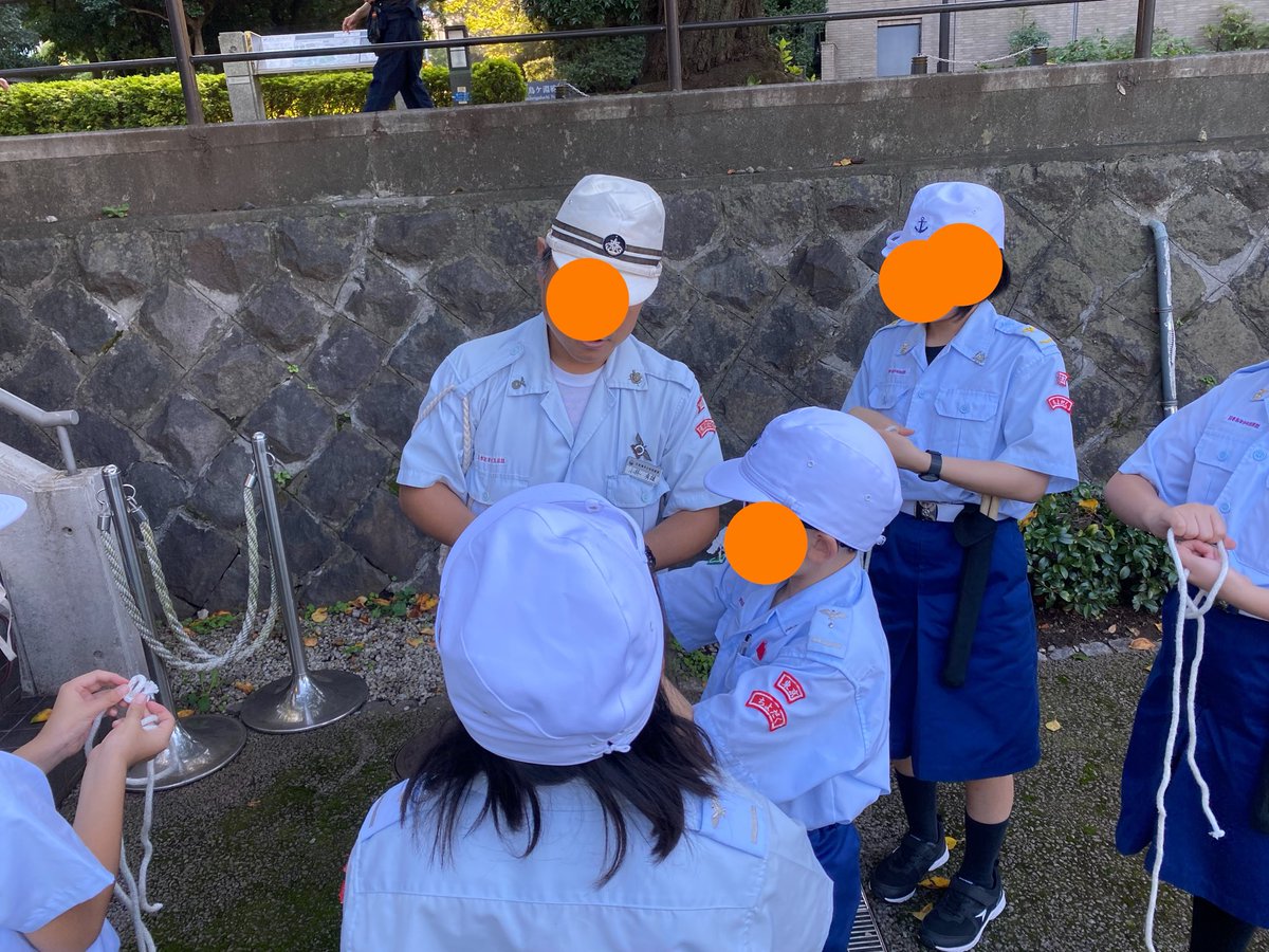 jsf_chiyoda's tweet photo. 10月3日千代田区海洋少年団は定例訓練を行ないました。先ずは戦没者墓苑にて4日の手旗の練習と行進の練習そしてカッター訓練と結索訓練を行ないました！　 #千代田区海洋少年団  #戦没者墓苑  #手旗信号  #カッター訓練 https://t.co/ZCVN0jrcva