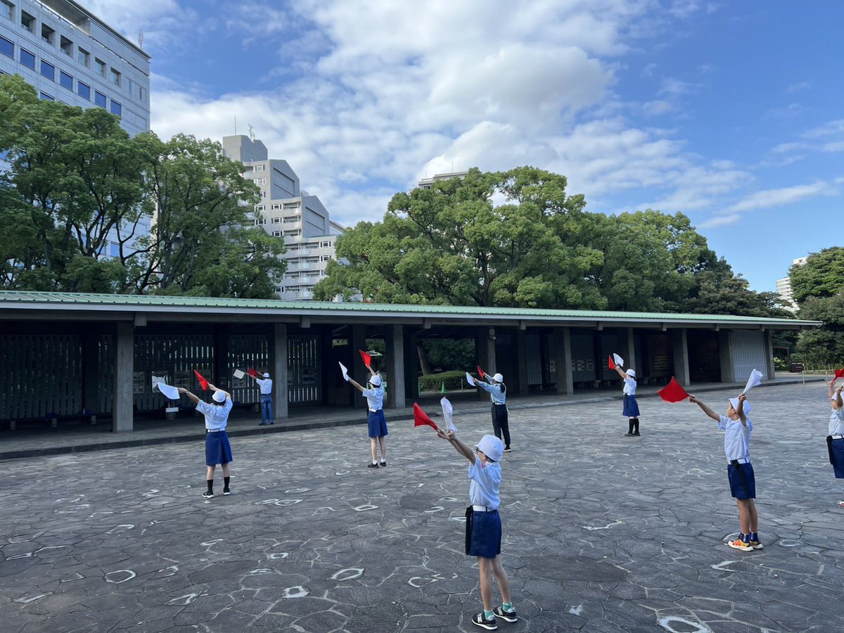 jsf_chiyoda's tweet photo. 10月3日千代田区海洋少年団は定例訓練を行ないました。先ずは戦没者墓苑にて4日の手旗の練習と行進の練習そしてカッター訓練と結索訓練を行ないました！　 #千代田区海洋少年団  #戦没者墓苑  #手旗信号  #カッター訓練 https://t.co/ZCVN0jrcva