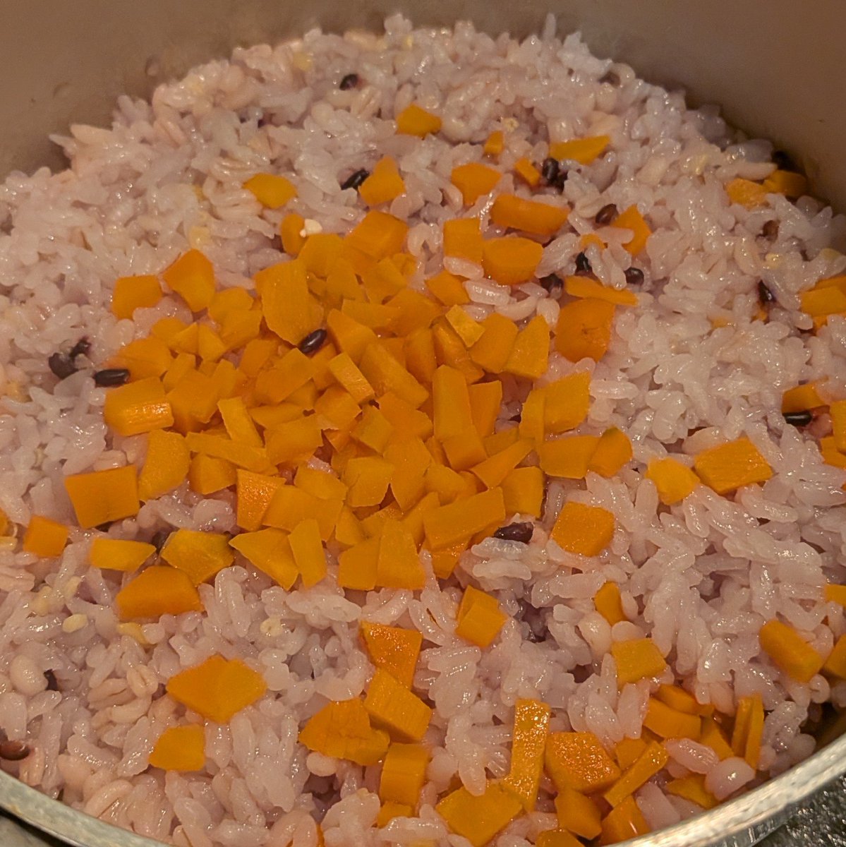 ukanruri's tweet photo. にんじん甘酢漬を千切りピーラーで作った.
削れない部分はごはんに炊き込んだ.
#無印良品 https://t.co/jHEWEP063Y