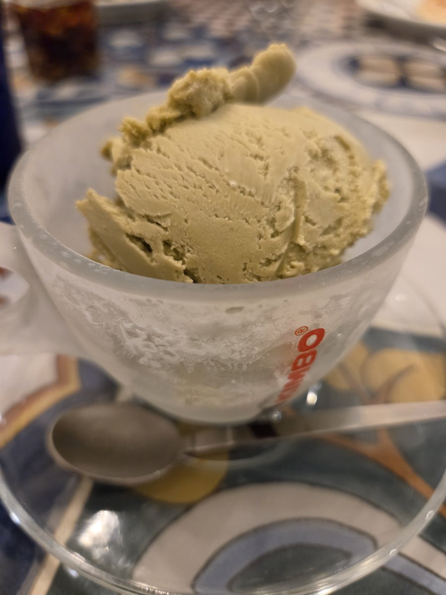 mame_tabi's tweet photo. これは昨日食ったピザ、ナポリスタイルが最高なんじゃ https://t.co/DEDcwubRYo