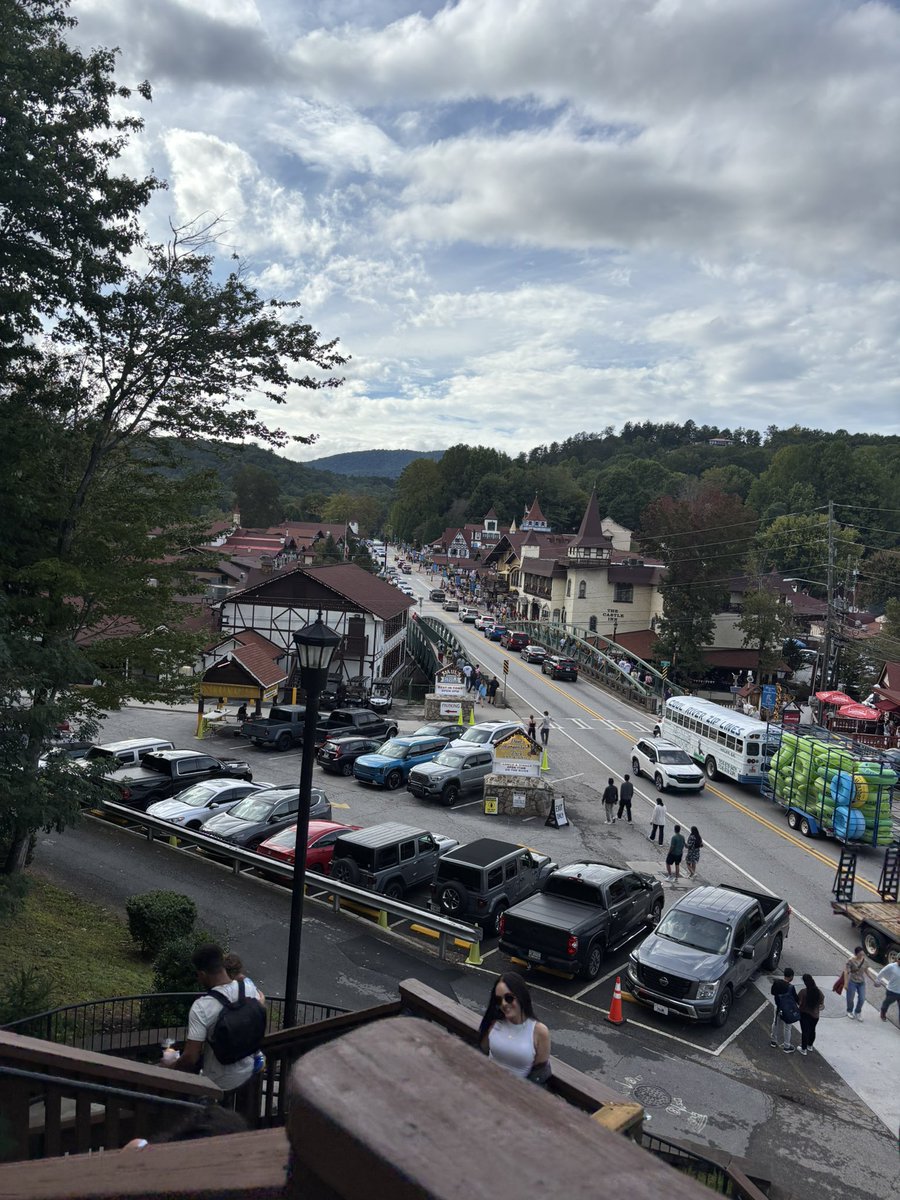 zsparky12's tweet photo. @FreddyLA7 Was just in Helen GA for Oktoberfest today! https://t.co/ErkUVLsSiv