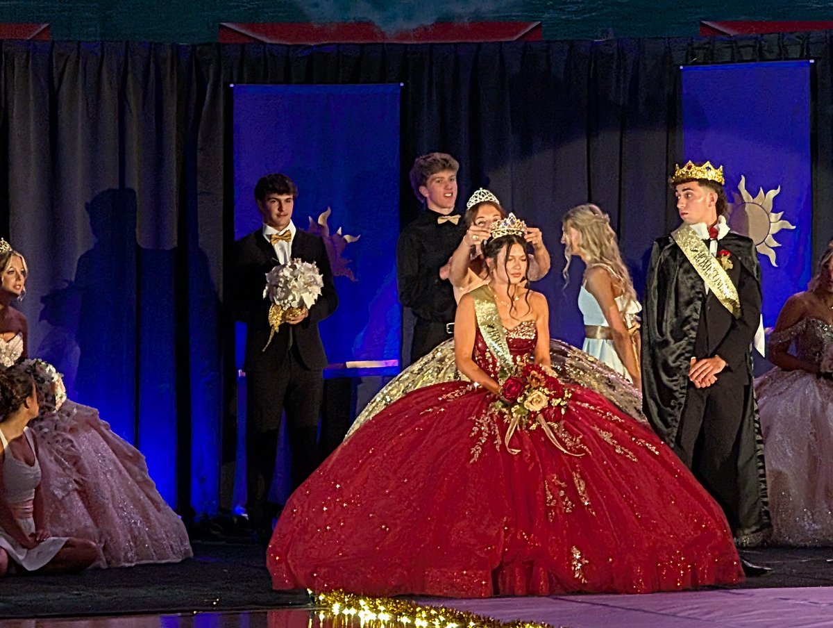 AMiller31's tweet photo. Congratulations to the @RHS_Shells 2026 Homecoming King and Queen: Elizabeth Clouse and Noah Crump!

#GoShells #AboveTheLine 
@RoxanaAthletics @shells_xc https://t.co/1xtBTx0Hwb