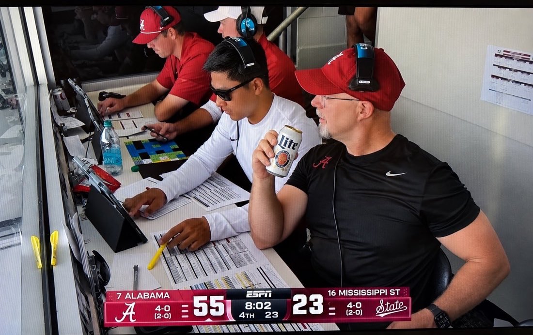 NoContextSEC's tweet photo. Alabama Offensive Coordinator Ryan Grubb caught on camera cracking a cold one in the 4th

American Patriot https://t.co/qjRqJxV6YM