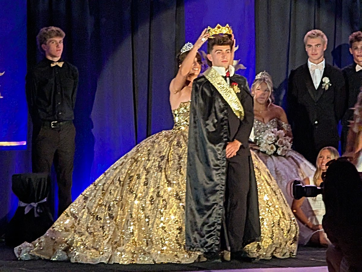 AMiller31's tweet photo. Congratulations to the @RHS_Shells 2026 Homecoming King and Queen: Elizabeth Clouse and Noah Crump!

#GoShells #AboveTheLine 
@RoxanaAthletics @shells_xc https://t.co/1xtBTx0Hwb