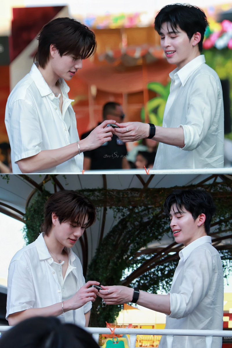 brosohub's tweet photo. ดูเถอะ แค่มือใกล้กัน ยังทำเราเขิน 🫠

วันนั้นร้อนมากนะ เมษาที่จริงจังกลางแจ้งที่จริงใจ 
แต่ขอโทษเถอะมวลหวานม้ากกกก 

02042026
#ปอนด์ภูวินทร์ #PondPhuwin
#ppnaravit #phuwintang 
Cr: Photo &amp; camera @TheeisP https://t.co/VS5JVX4jPM