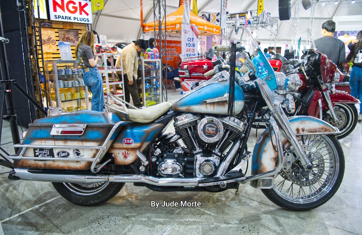 MorteJude's tweet photo. @jjmmli J, how about a seemingly #aged , mostly #blue #HarleyDavidsonRoadKing (w/ a Screamin' Eagle performance package) ?
Taken 9/6/26 at a #motorbike #festival in Manila City proper, #Philippines 🇵🇭 

#9thPhilippineMotoHeritageWeekend #fujifilmxm5 #motorcycle #LocalMotoCulture https://t.co/EztcK5yS1p