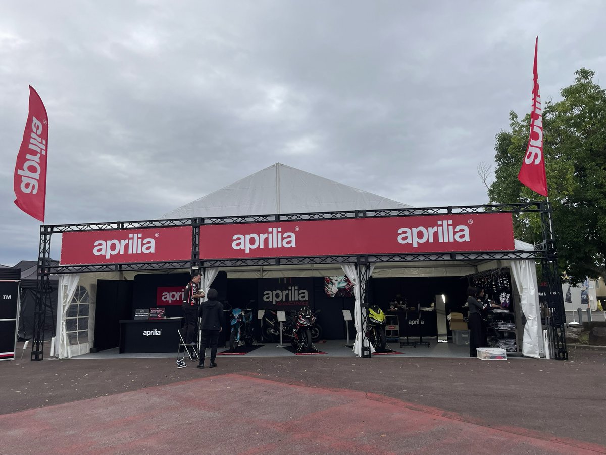 KanebanMoto's tweet photo. 🏁🇯🇵 MotoGP日本グランプリ
昨日までapriliaブースのお手伝いをさせていただきました！
来場＆声を掛けてくださった皆さま、ありがとうございました
そして今日は決勝🔥
aprilia Racingへの熱い応援をお願いします！
ぜひapriliaブースにもお立ち寄りください‼️
#MotoGP #Aprilia #MotoGPJapan #日本GP https://t.co/XX9b6Eq06x