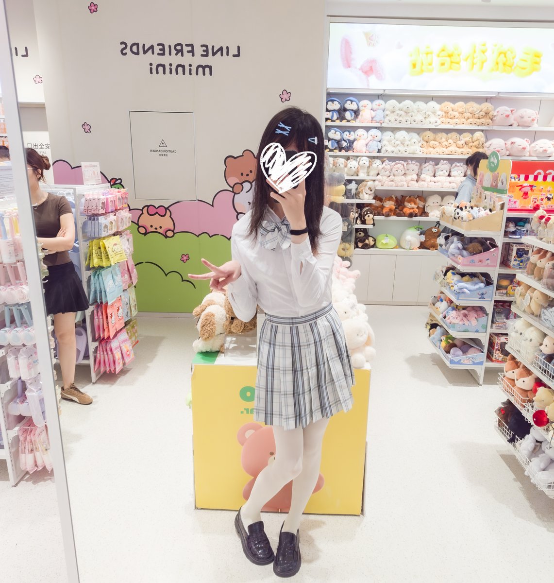 JanboMikan's tweet photo. 男朋友第一次带我回家吃饭。
他妈：多吃点，看你瘦的，太瘦了以后不好生养。
我：阿姨，我生不了。
他妈：我知道你生不了。趁最近睾酮断货，你多补充点体力，赶紧把我儿子干怀孕。 https://t.co/PkLE1dG2uJ