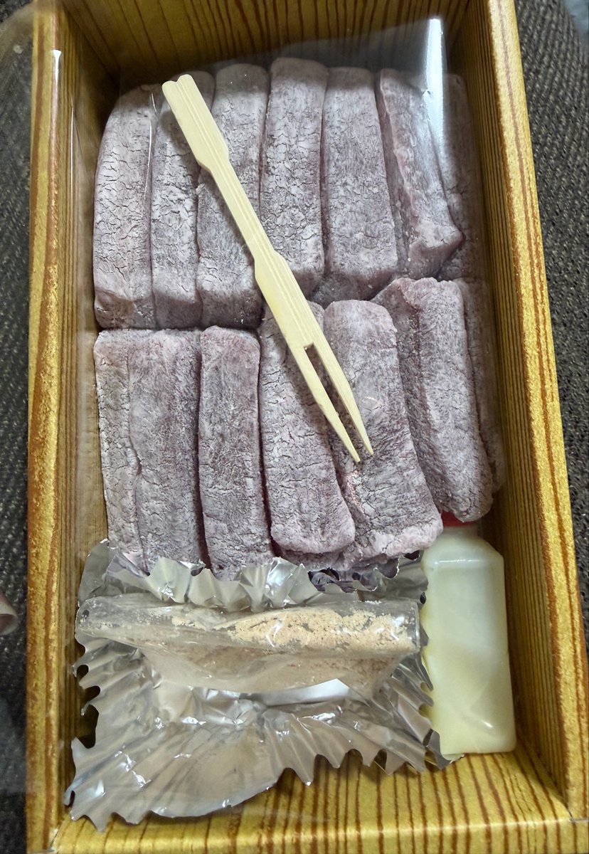 chi0314ka's tweet photo. 今の時期しか食べられないやつ！
伊都きんぐの博多あまび
苺のわらび餅で練乳ときな粉ついてて、まずはそのまま、甘酸っぱくて美味しいんだよ。
練乳、きな粉と段階踏んで食べるの！
苺の時期じゃない時にしか食べられないの！毎年販売いつでしたっけ？って大騒ぎしてる。今年も食べられた！ https://t.co/ZsY1aXlNlg
