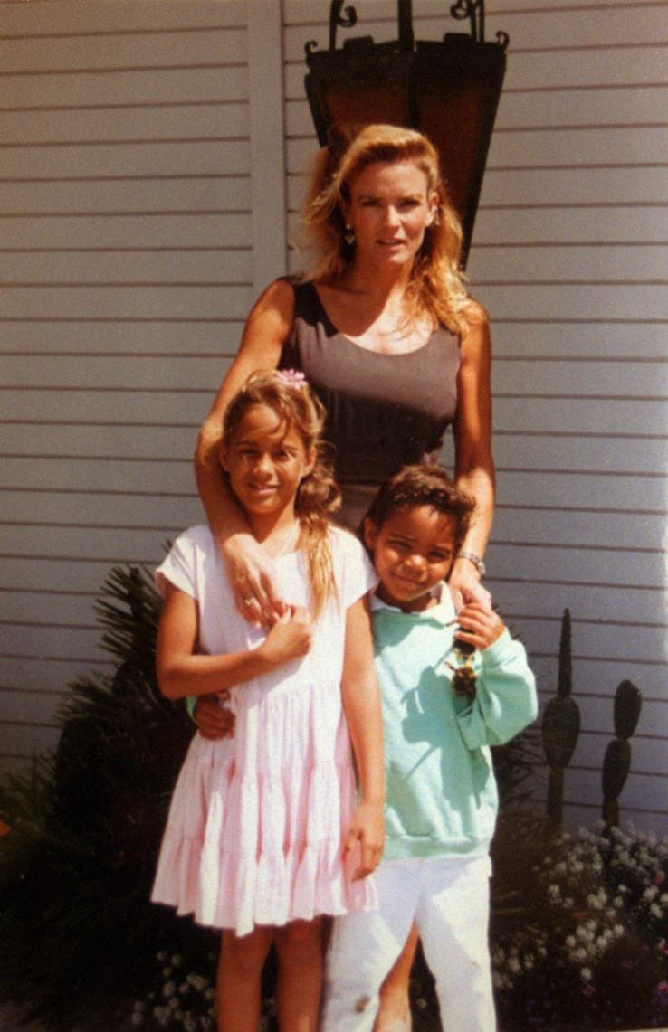 cjsp4's tweet photo. Remembering Nicole today. Nicole deserved to still be here for her children and grandchildren, deserved love and respect, and most of all Justice. You are not forgotten 💔🙏🕊️ #NicoleBrown #Justice #OJSimpson https://t.co/fuexQz6cGi