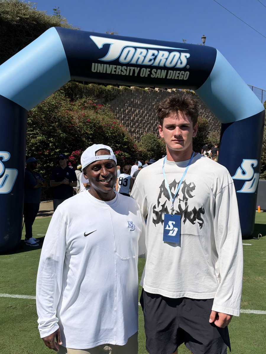 ryderrouth11's tweet photo. So grateful for the opportunity to come out and watch a dominant USD home game! Thank you to the amazing coaching staff for making this happen! @USDToreros @Tos93 @madbacker56 @CoachNFulton @coachsweetlou @AustenJacobs @CoachDiedrick @mmcgli1 @CoachBrunsonANA @coachroyotis @FastCampAth @Daygofootball @USDFootball
