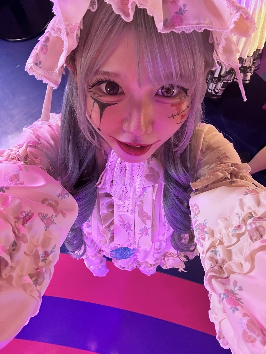 musha_shion's tweet photo. ASOBINEXT所属することになりました！
武者梓音です！よろしくお願いします！

元々かっこいい派だったけど、かわいいをやりたくなってしまい所属しましたっ！

見つけてくれた人も今までの人もSNS是非見てってください！✨
昨日はロリータピエロになって騒いできました🤡🎀
#KAWAIIMONSTERHALLOWEEN https://t.co/ySuoXoKZjy