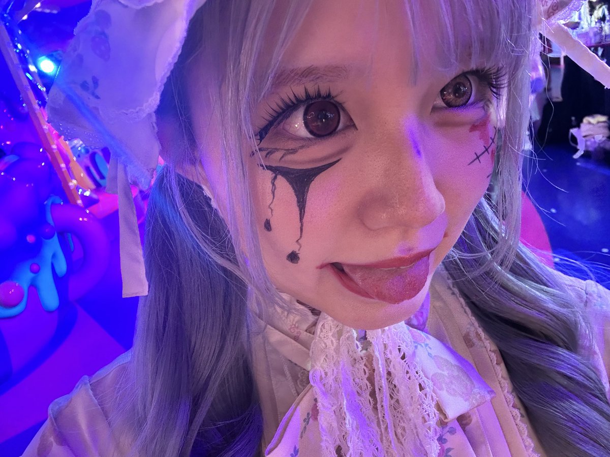 musha_shion's tweet photo. ASOBINEXT所属することになりました！
武者梓音です！よろしくお願いします！

元々かっこいい派だったけど、かわいいをやりたくなってしまい所属しましたっ！

見つけてくれた人も今までの人もSNS是非見てってください！✨
昨日はロリータピエロになって騒いできました🤡🎀
#KAWAIIMONSTERHALLOWEEN https://t.co/ySuoXoKZjy