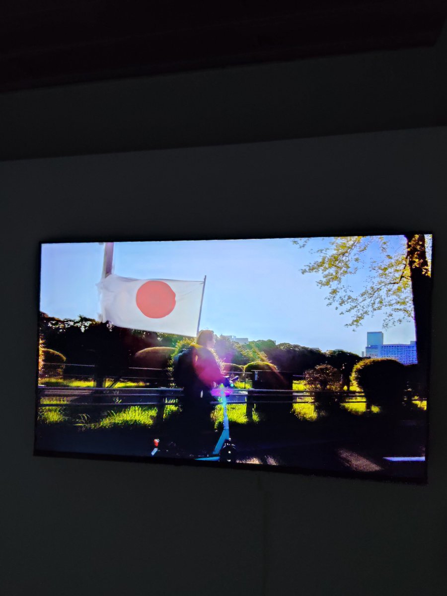 naycom's tweet photo. 「アナザー・ウェイ」展at TAVギャラリー。ジャクソン・カキ、楊一楽作品。日の丸を掲げてLUUPで皇居を一周する作品が面白かった。タイミング良く屋上の作品も拝見できました。本日最終日。屋上でパフォーマンスがあるそうです。 https://t.co/HquGFBMjSO