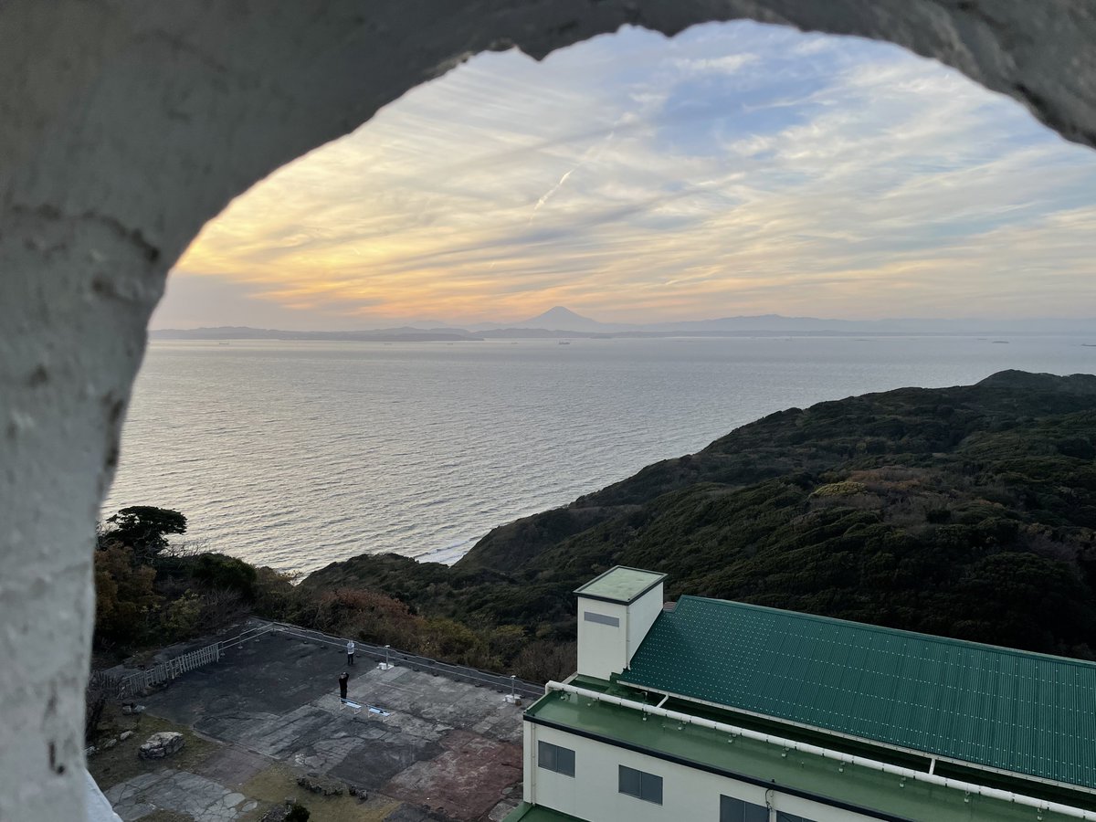 hidepp3's tweet photo. 【 東京湾観音 拝観 終了へ 】

令和9年3月31日で東京湾観音の拝観受付を終了

昭和36年に完成した 高さ56mの「救世観音像」
20層300段余りの内部らせん階段を登れば東京湾を一望（途中階からも眺望可）

これまで6回の大規模修復工事が行われたが 諸般の事情により あと半年ほどで拝観終了予定

💰 拝観料 高校生以上 ¥500、5才〜中学生 ¥300
📍 千葉県 富津市 小久保1588
🅿️ 無料駐車場 70台ほど
⏰ 拝観受付時間 8〜16時（拝観終了 17時）
🈺 定休日 木曜日