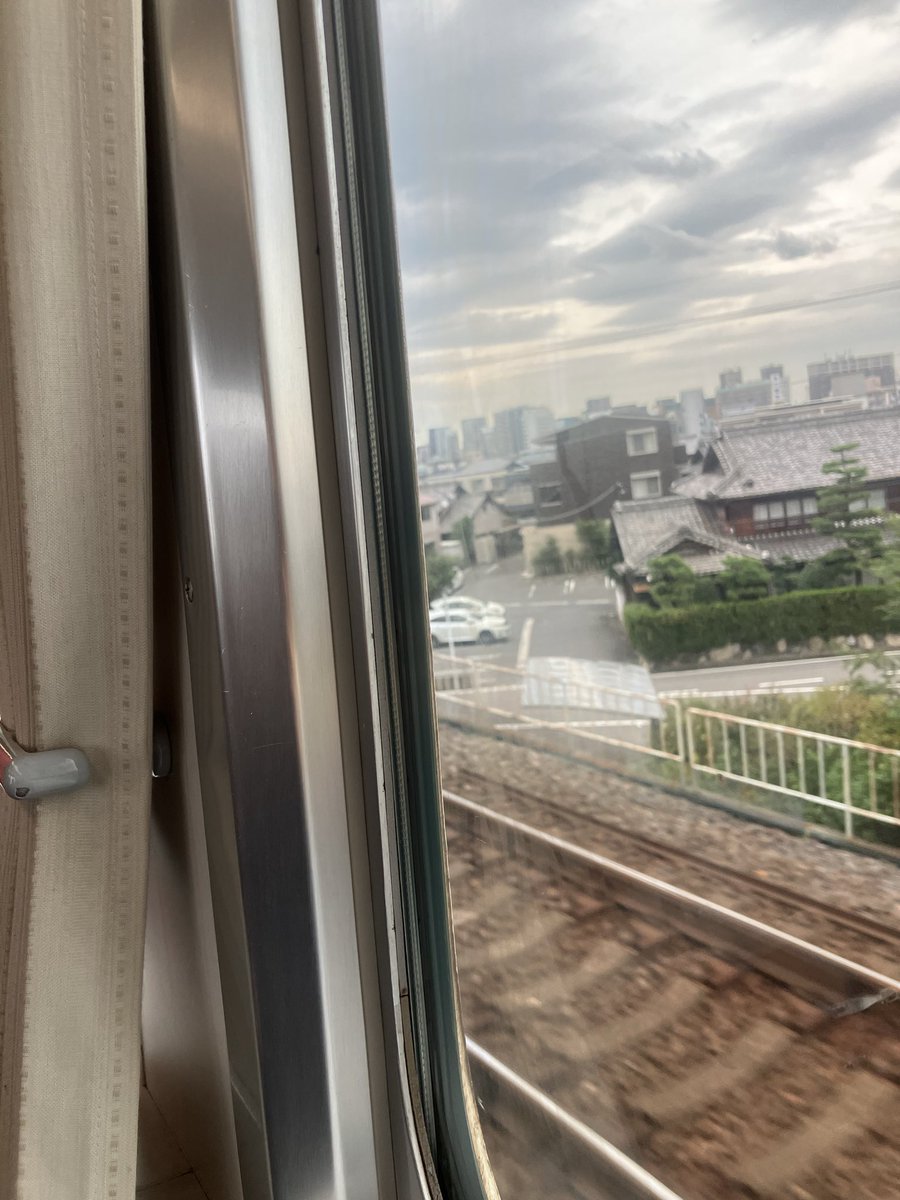 skpaz8787's tweet photo. いっつも埼玉戻る時、綺麗に晴れないなぁ〜 https://t.co/IN1M1YAeCh