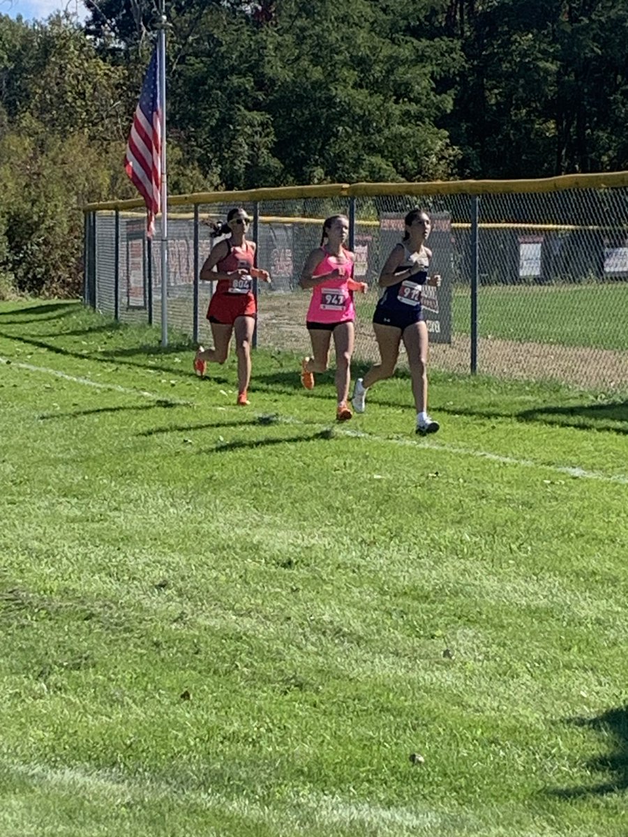 bghs_cc's tweet photo. Congratulations Bobcats on the 1st place finish today at the Legends XC Invite in Pinckney, MI!  Great pack running throughout the race!  Gearing up for the NLL Championships!
JV swept the top 5 places in their race!
@BGHS_AD @DanBlackBGCS 

Results:
https://t.co/xHdzthYJJh https://t.co/AAiYtZHW4a
