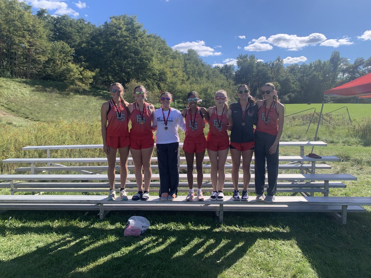bghs_cc's tweet photo. Congratulations Bobcats on the 1st place finish today at the Legends XC Invite in Pinckney, MI!  Great pack running throughout the race!  Gearing up for the NLL Championships!
JV swept the top 5 places in their race!
@BGHS_AD @DanBlackBGCS 

Results:
https://t.co/xHdzthYJJh https://t.co/AAiYtZHW4a
