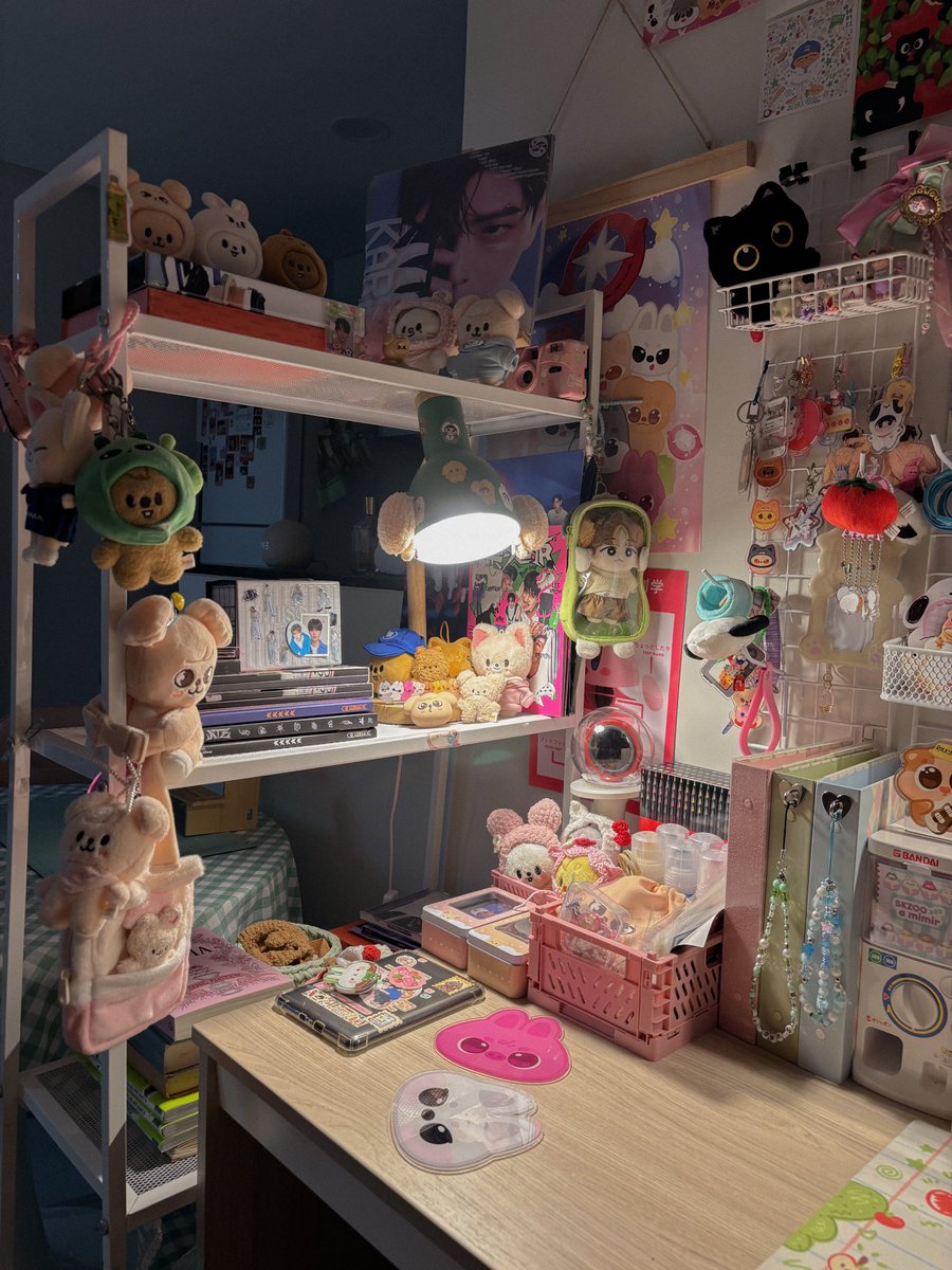appleyeni_'s tweet photo. oh my skz you're everywhere https://t.co/wO6h1CaUeE