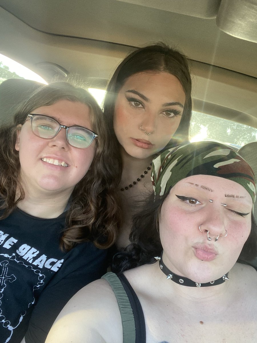 hashgender's tweet photo. THWS WEEKEND W MY BEST FWIEDS!! https://t.co/8CIwv3GgjI