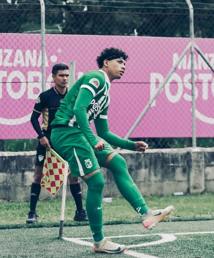 JvenesPromesas3's tweet photo. Jesús Daniel Meza 🧐 que proyecto de jugador ✅ tiene un cañon en esa zurda.
Barranquillero. 
Categoria 2009 https://t.co/75iUjRSSB6