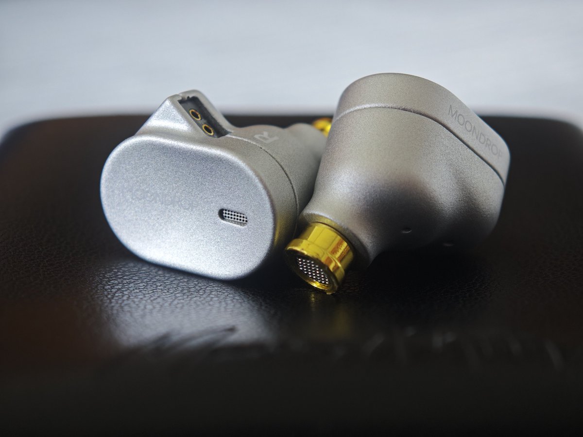 MoondropLab's tweet photo. A great first IEM, a solid affordable daily driver, and a legitimate upgrade. Chu III also keeps the metal build and compact, ergonomic shell that made the series a staple. 

#moondrop https://t.co/6JeAlGoHIB