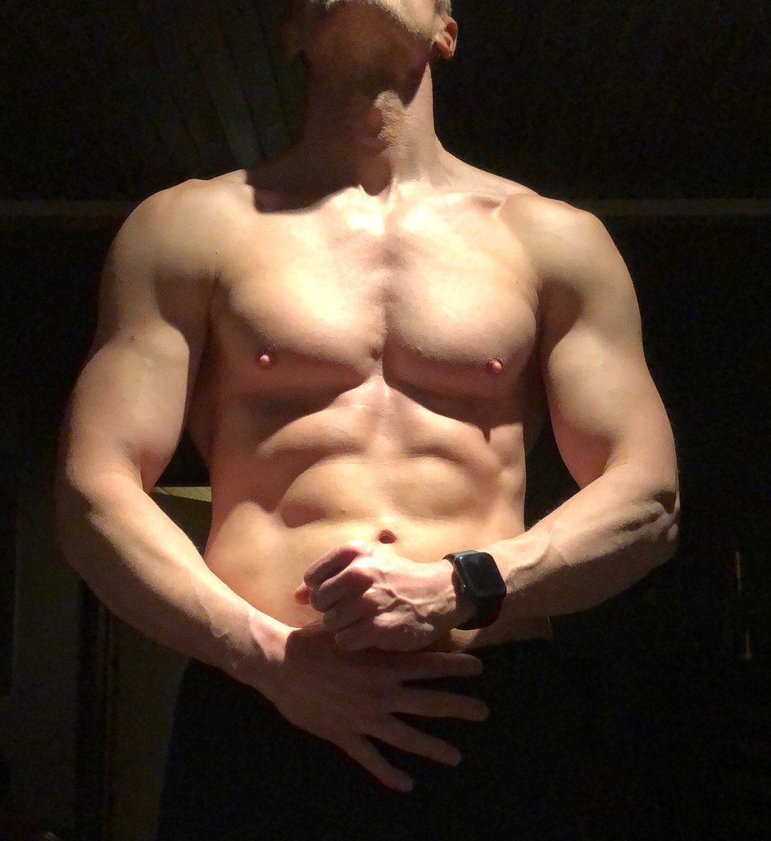 Guitarg3ek's tweet photo. Muscles reduce cancer risk, suppress tumor progression and lowers mortality rates 👍 It's not just about looking better. https://t.co/ZlkcIdO0UJ