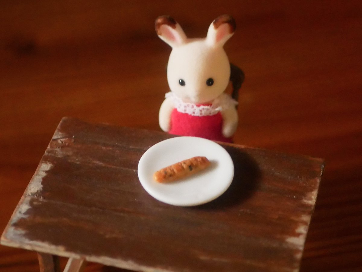 miniaturemaron's tweet photo. チョコスティックパンを一緒に☺️シルバニア用のは私の手作りだよ。 https://t.co/uWiIdS8efH