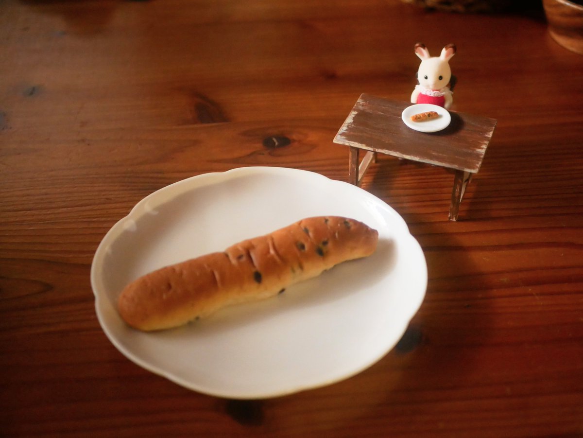 miniaturemaron's tweet photo. チョコスティックパンを一緒に☺️シルバニア用のは私の手作りだよ。 https://t.co/uWiIdS8efH