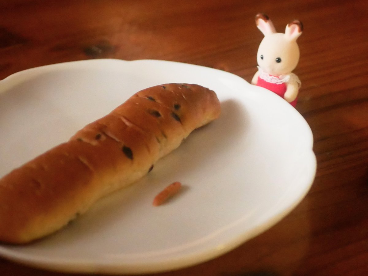 miniaturemaron's tweet photo. チョコスティックパンを一緒に☺️シルバニア用のは私の手作りだよ。 https://t.co/uWiIdS8efH