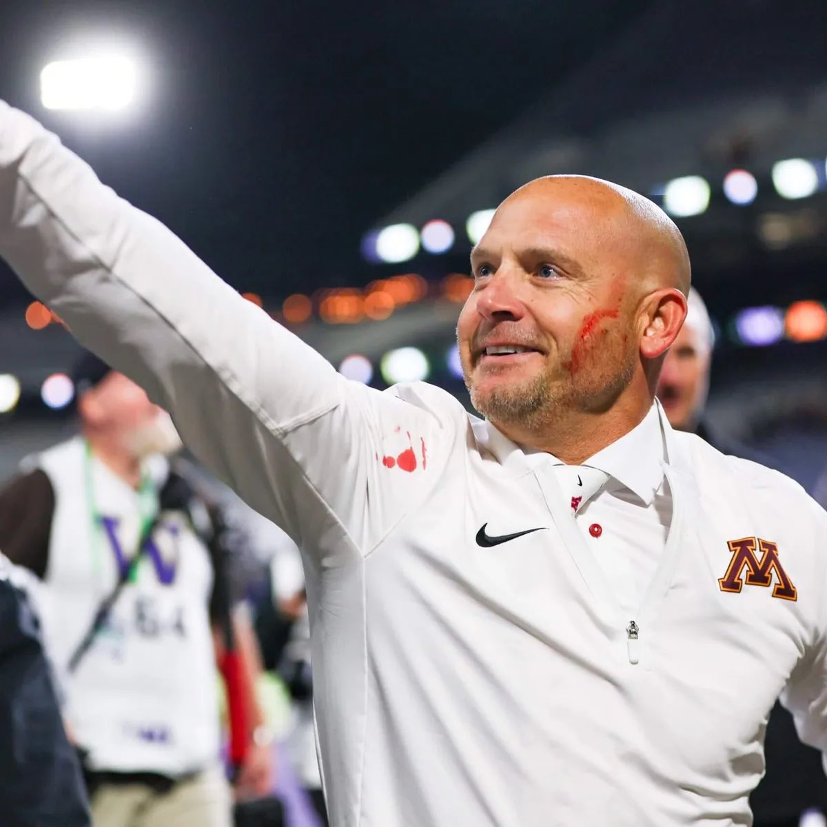 GopherHole's tweet photo. The last 7 days of #Gophers football summed up in 2 photos!!! https://t.co/I3zBWKf7U0