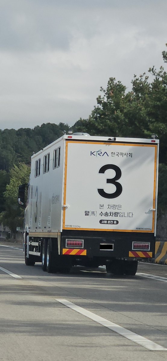 sierra117a's tweet photo. 우마무스메 행사장 이동중 https://t.co/t2bmchKrnZ