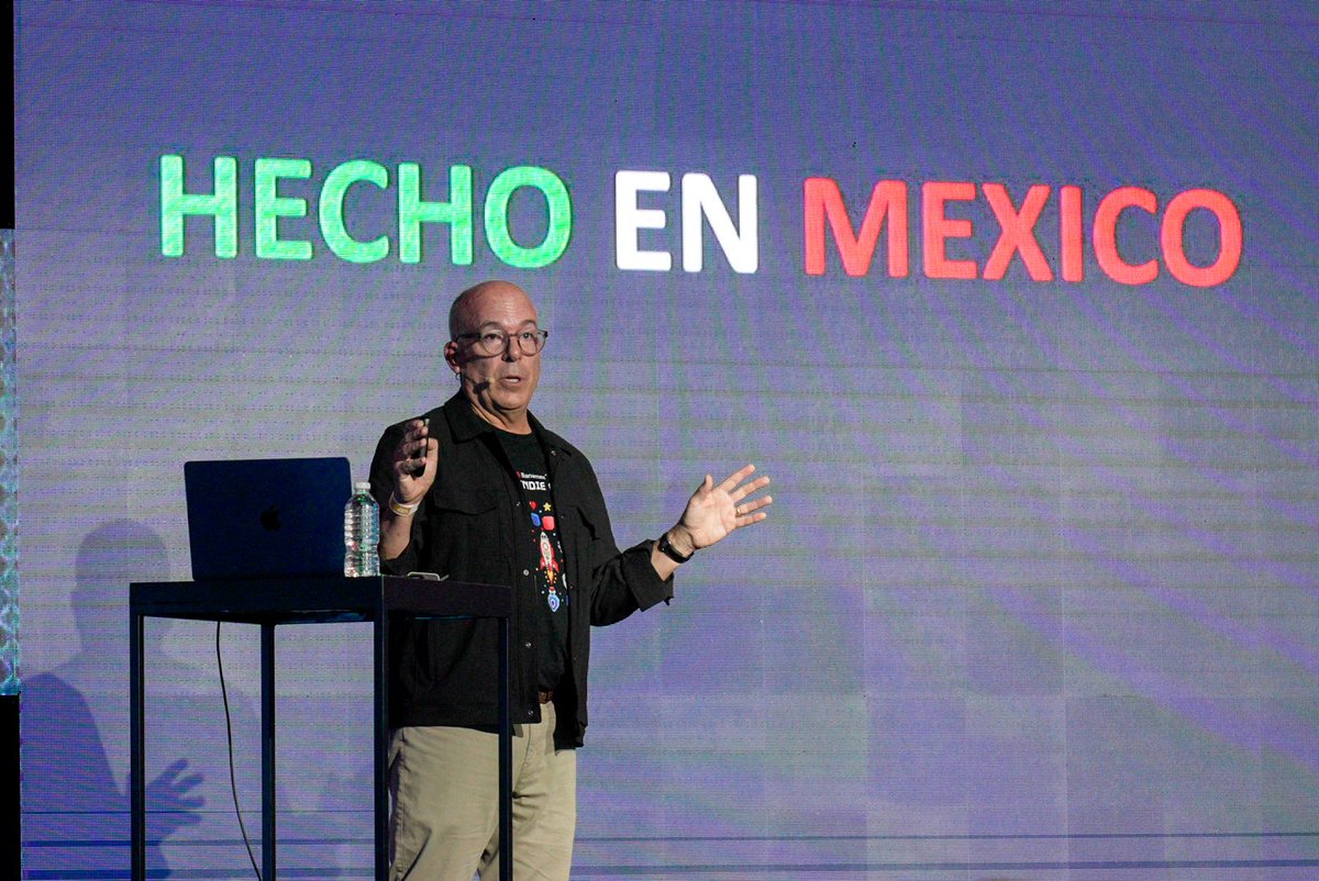 Superindiegam3s's tweet photo. DOUG, HERMANO, YA ERES MEXICANO 🇲🇽

El ex-presidente de Nintendo of America dio cátedra y logró inspirar a varios jóvenes en Banamex Super Indie Games. https://t.co/eaR9LbpPpz