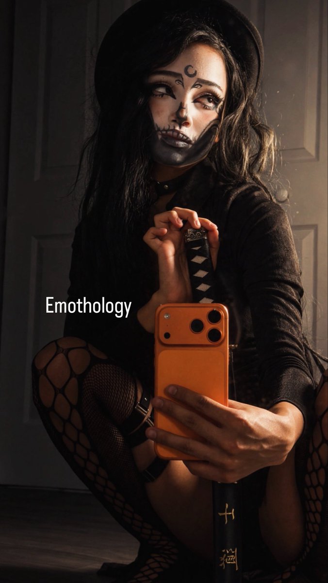 emothology's tweet photo. Stream tmr? #hi https://t.co/IIVgPzjDk2