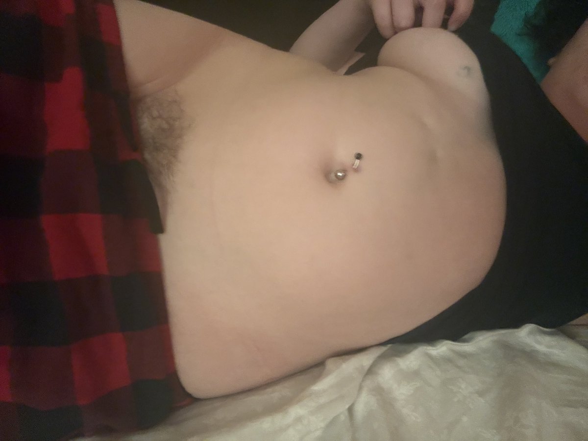 junoberry7's tweet photo. Im soooo bored right now 🙄 #nsfwtwt https://t.co/uVxlWi5p6L